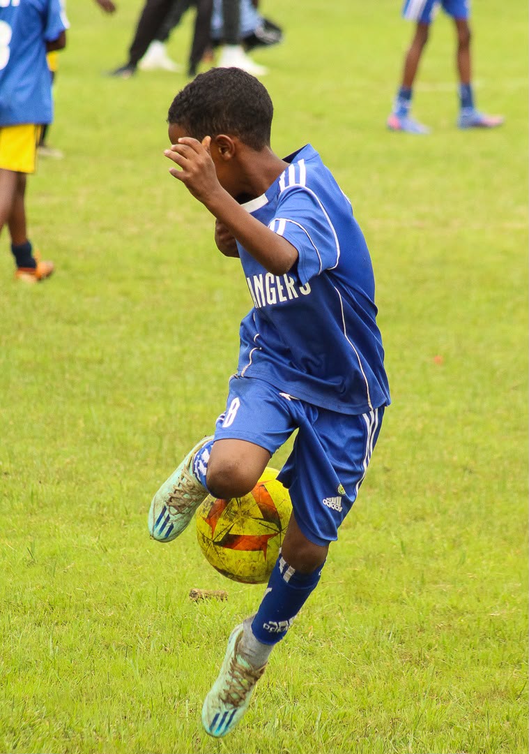 Rangers player juggling the ball with his knee